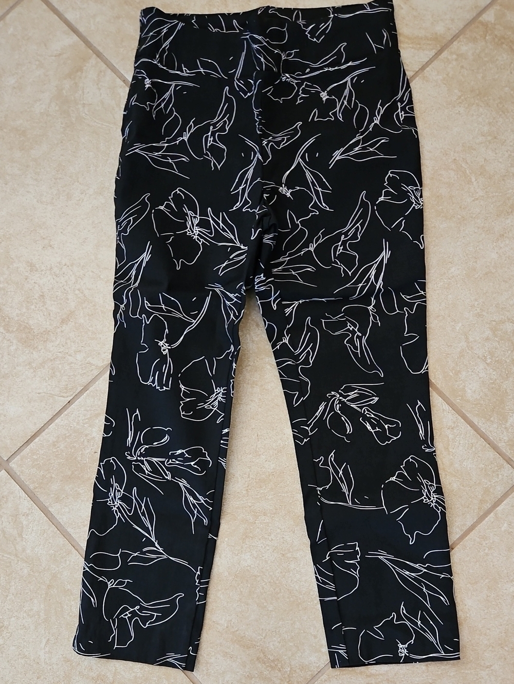 JULES & LEOPOLD BLACK/ WHITE PULL ON CAPRIS. SZ M